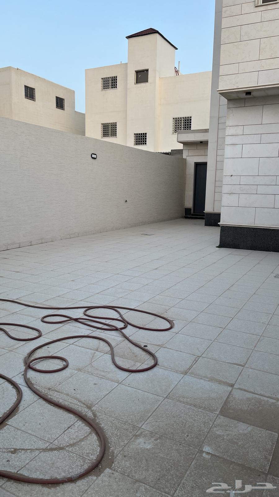 للبيع فيلا في حي الرحاب مساحة 375 جديدة63010621913473111