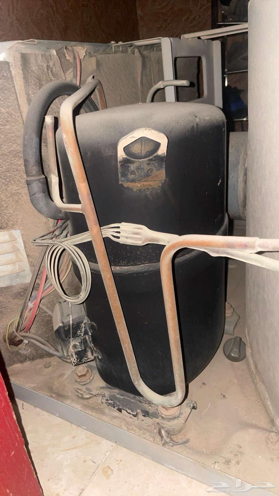 مكيف نضيف شغال يبرد مافيه اي شي يبغاء له غسيل بس63048898878081112