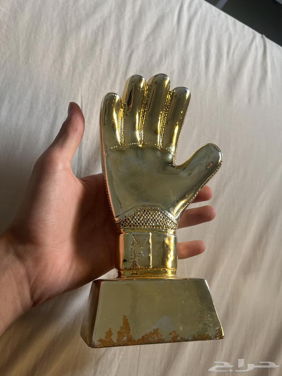Statue of a goalkeeper's hand (award for the best goalkeeper)63050414814595113