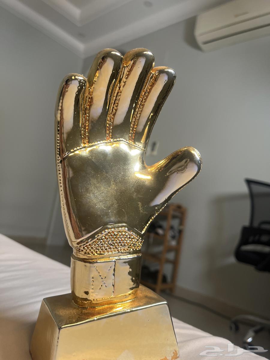 Statue of a goalkeeper's hand (award for the best goalkeeper)63050414814595111