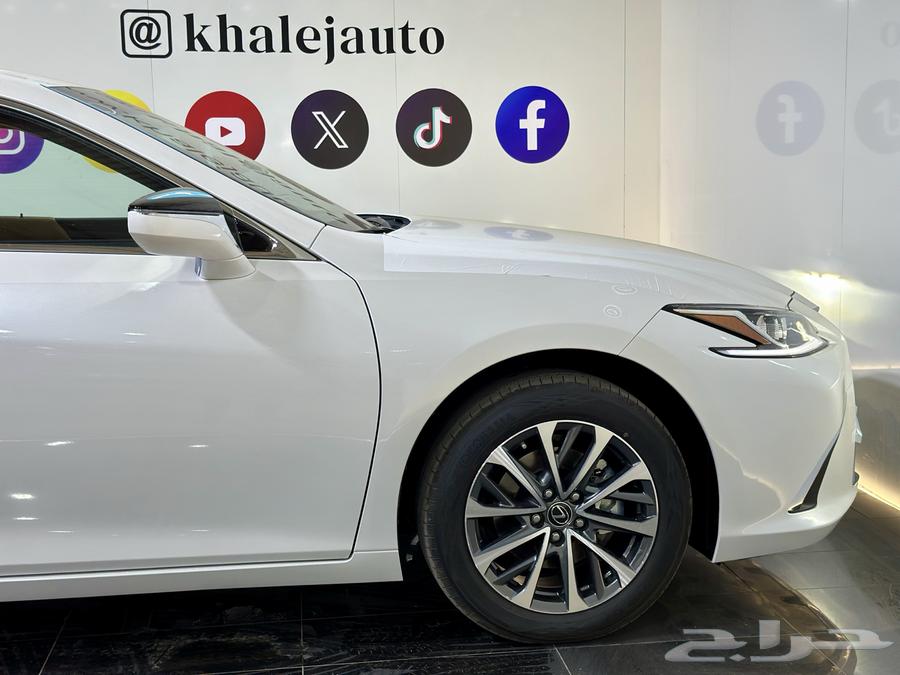 Lexus ES 250 AA Model 202563074019214851114