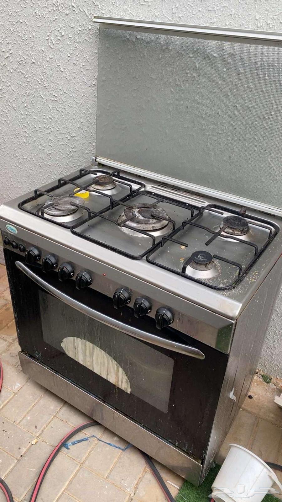 Gas oven with 5 burners, working and free of defects, kitchen sink, and entrance table63048234313730111