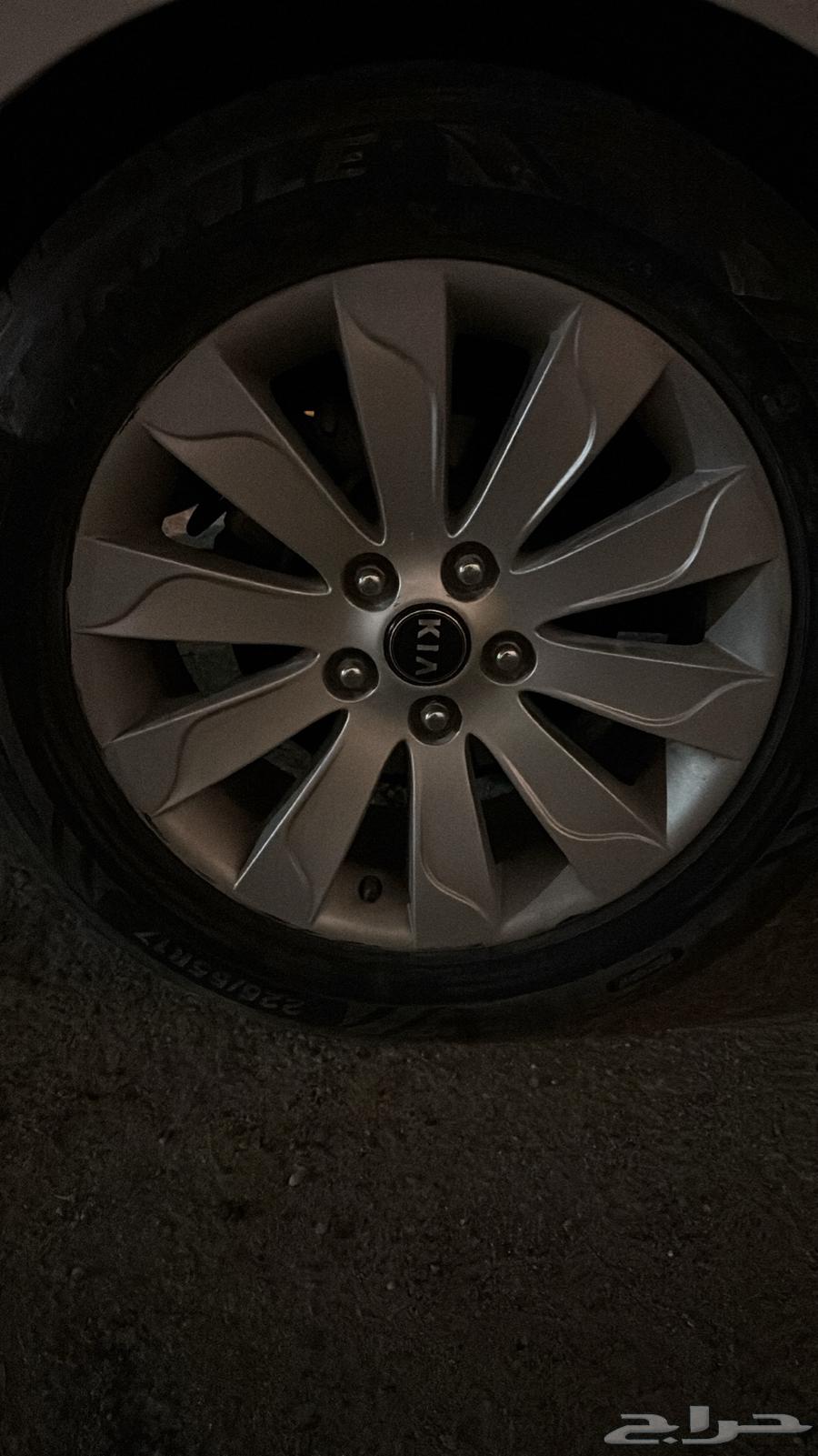 Kandiza. The front lights are low.63068257991810111