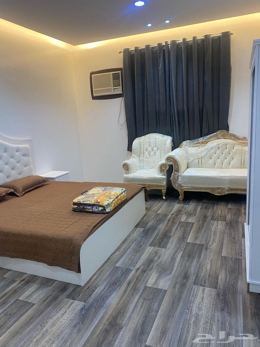 He moved to the furnished apartments in Al-Samra district.63010913325185112