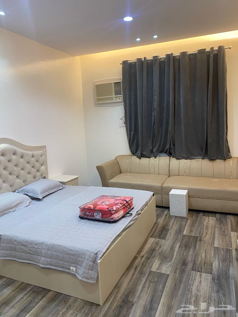 He moved to the furnished apartments in Al-Samra district.63010913325185114