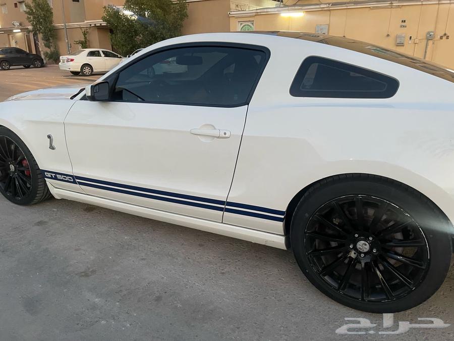 2013 Shelby Mustang GT500, top-tier model with manual transmission63221884568195114