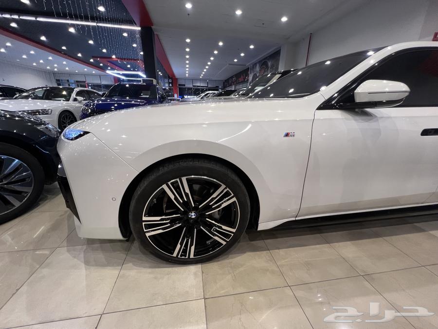 BMW 735 model 2024 with warranty and maintenance63067409258499112