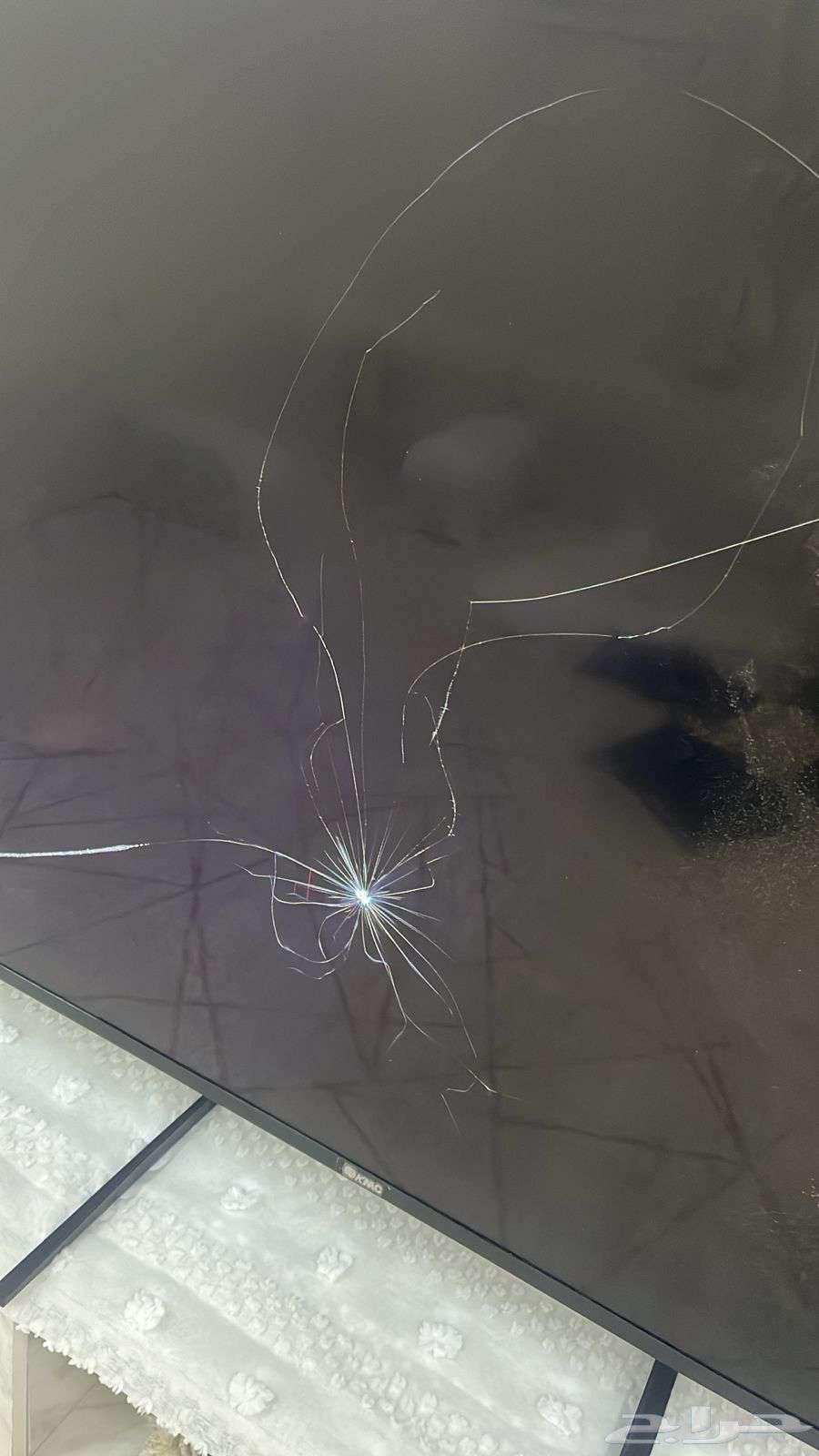 Broken 65-inch screen for sale at 40063067404649219113