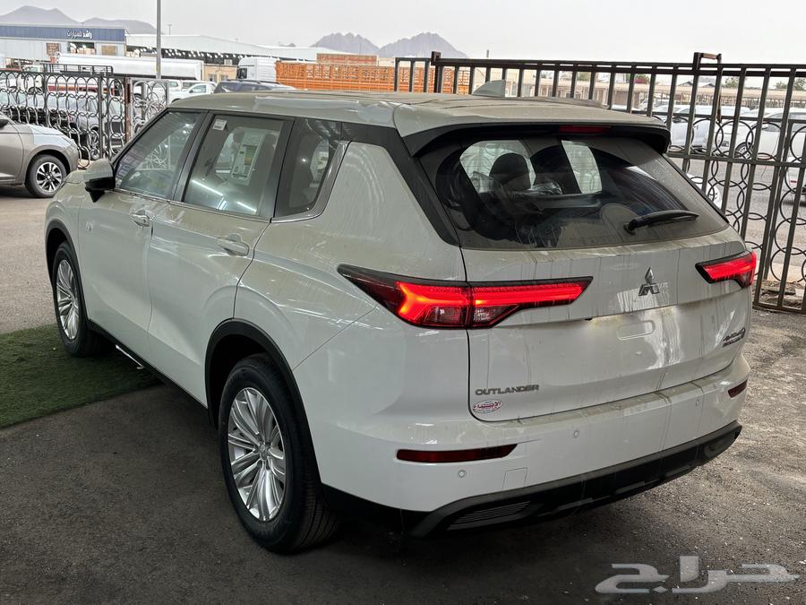 Mitsubishi Outlander Standard 5 Seater and 7 Seater Model 202563066619113218111