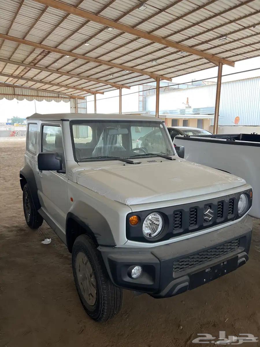 سوزوكي جمني 2025 ابيض لؤلؤي مميز ب 78900 شامل ضريبة جديد عرض63067043078914111