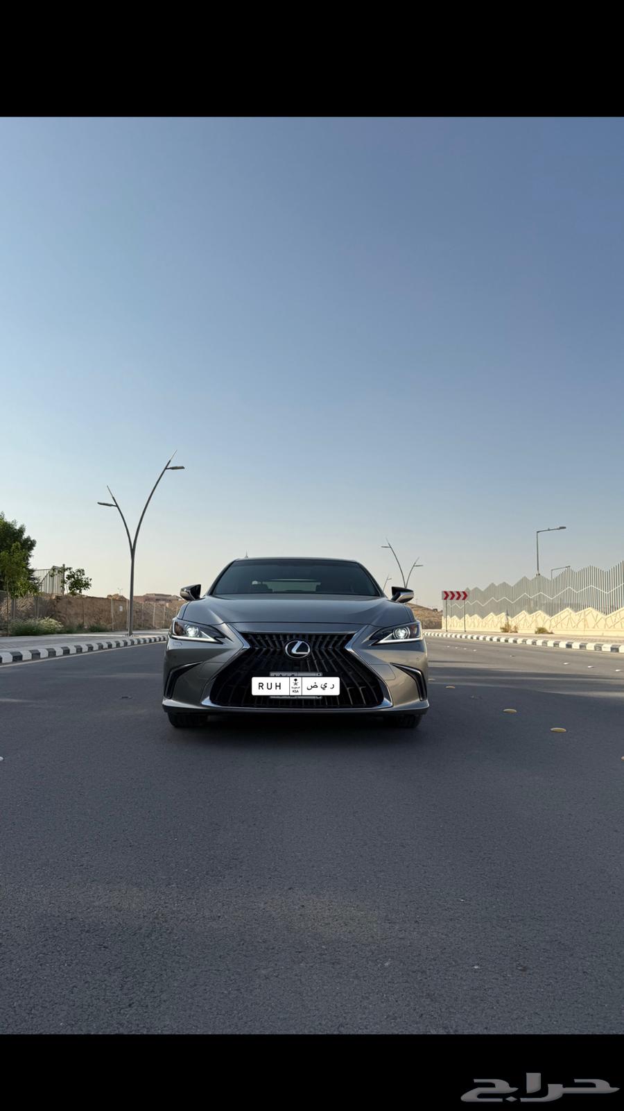 لكزس اي اس 350 es 202363060236071683111