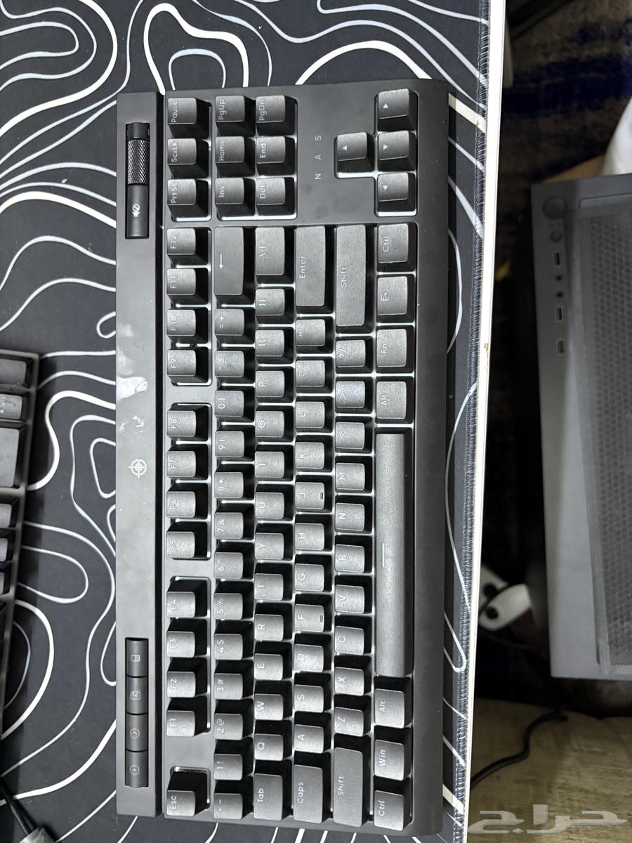 PC with screen, microphone, mouse, keyboard, and mouse pad63470513848066113