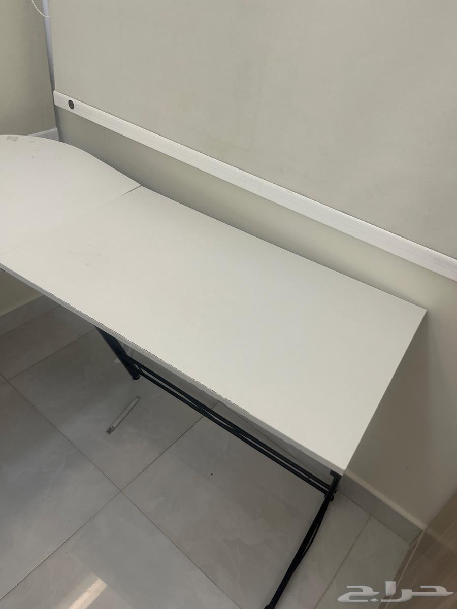 Complete table but has a crack for sale on offer, Abha, contact via WhatsApp.630420460524831129