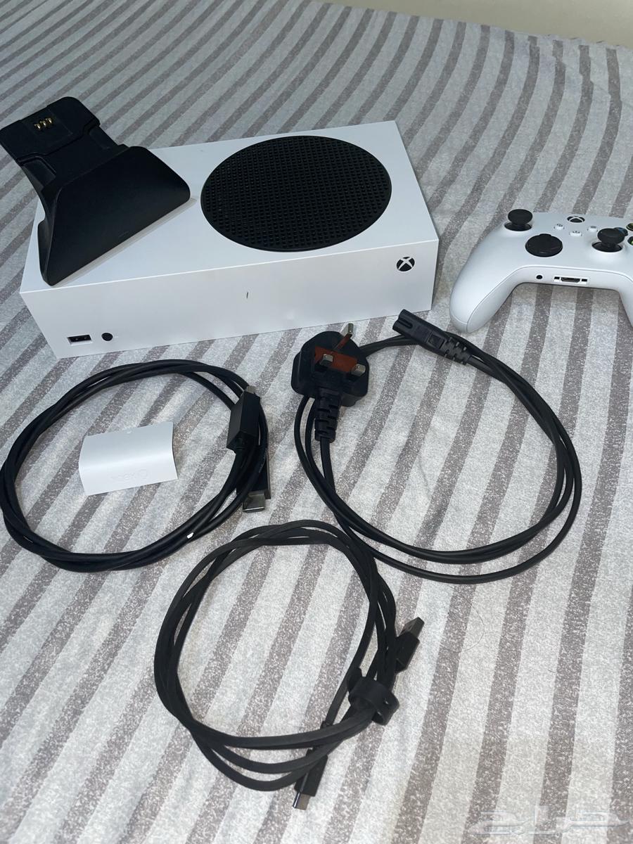 Xbox Series S, almost new, light use, for sale on condition63043340812547113