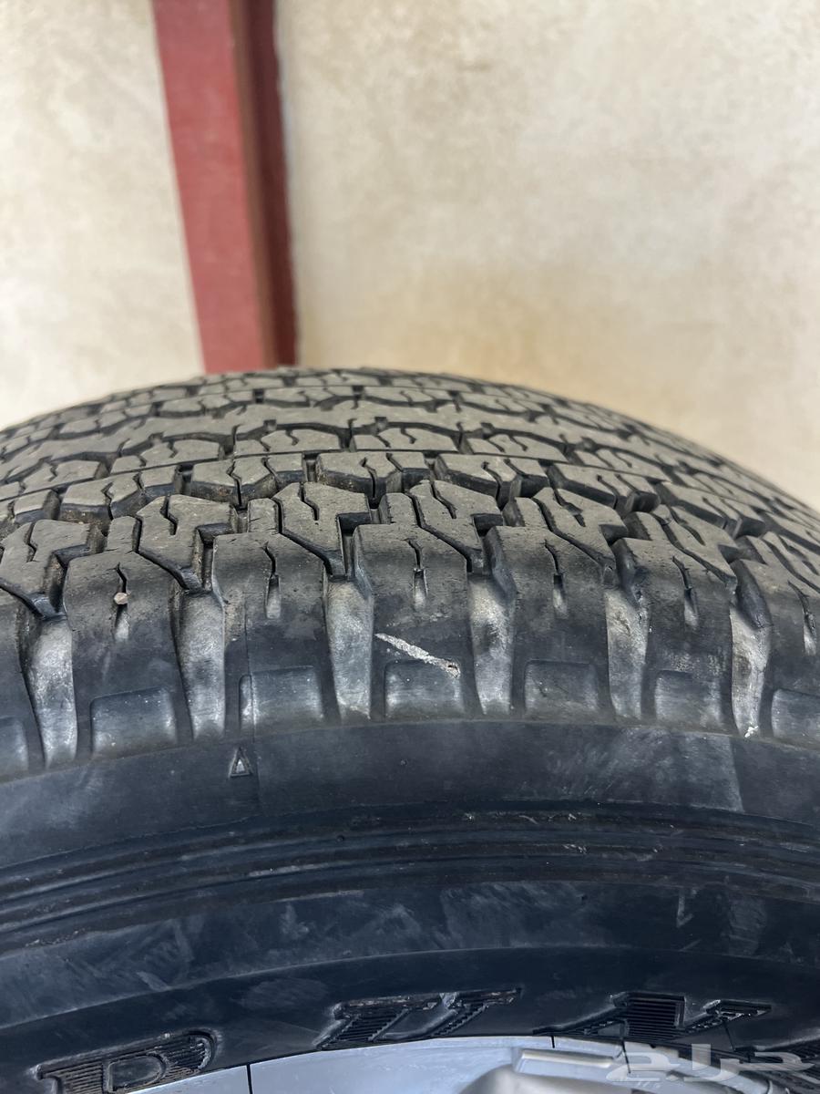 Undercarriage and agency with a set of Dunlop tires63057854541314112