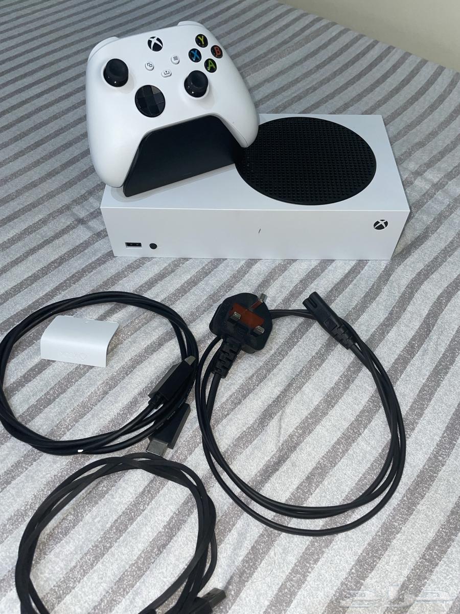 Xbox Series S, almost new, light use, for sale on condition630433408125471123