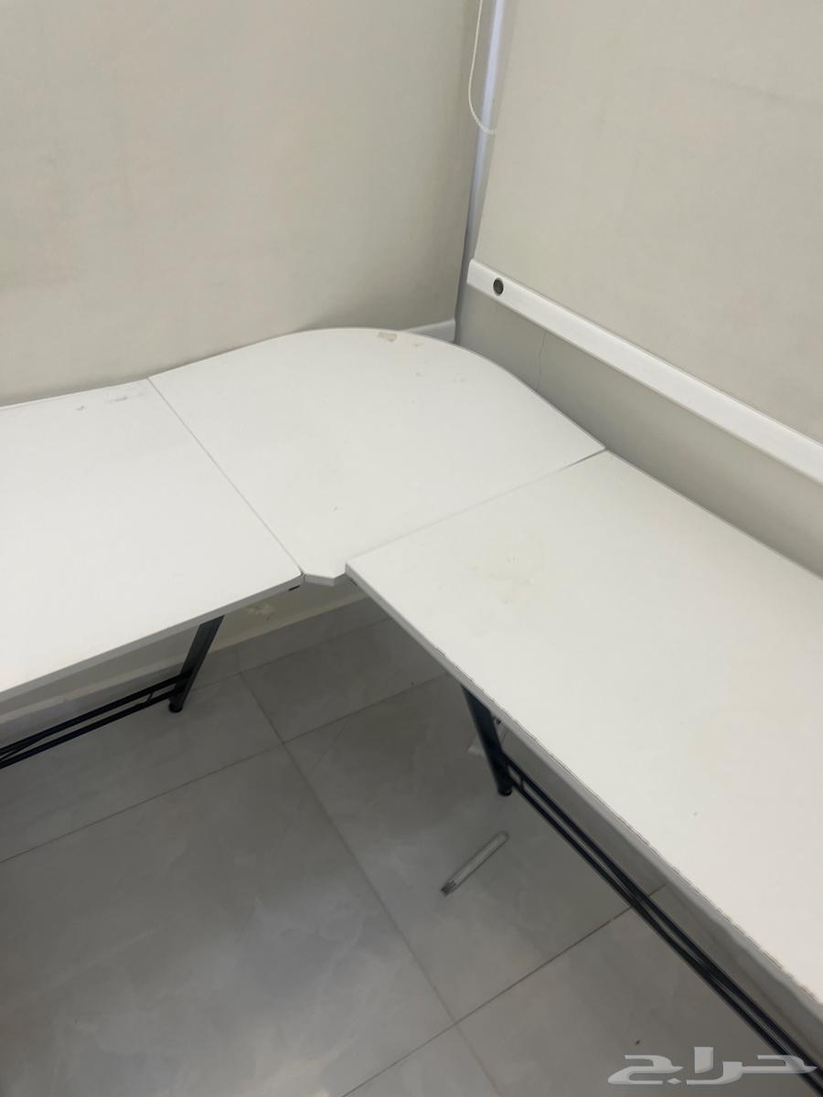 طاوله سليمه بس فيها كسر للبيع على السوم ابها للتواصل واتس63042046052483111