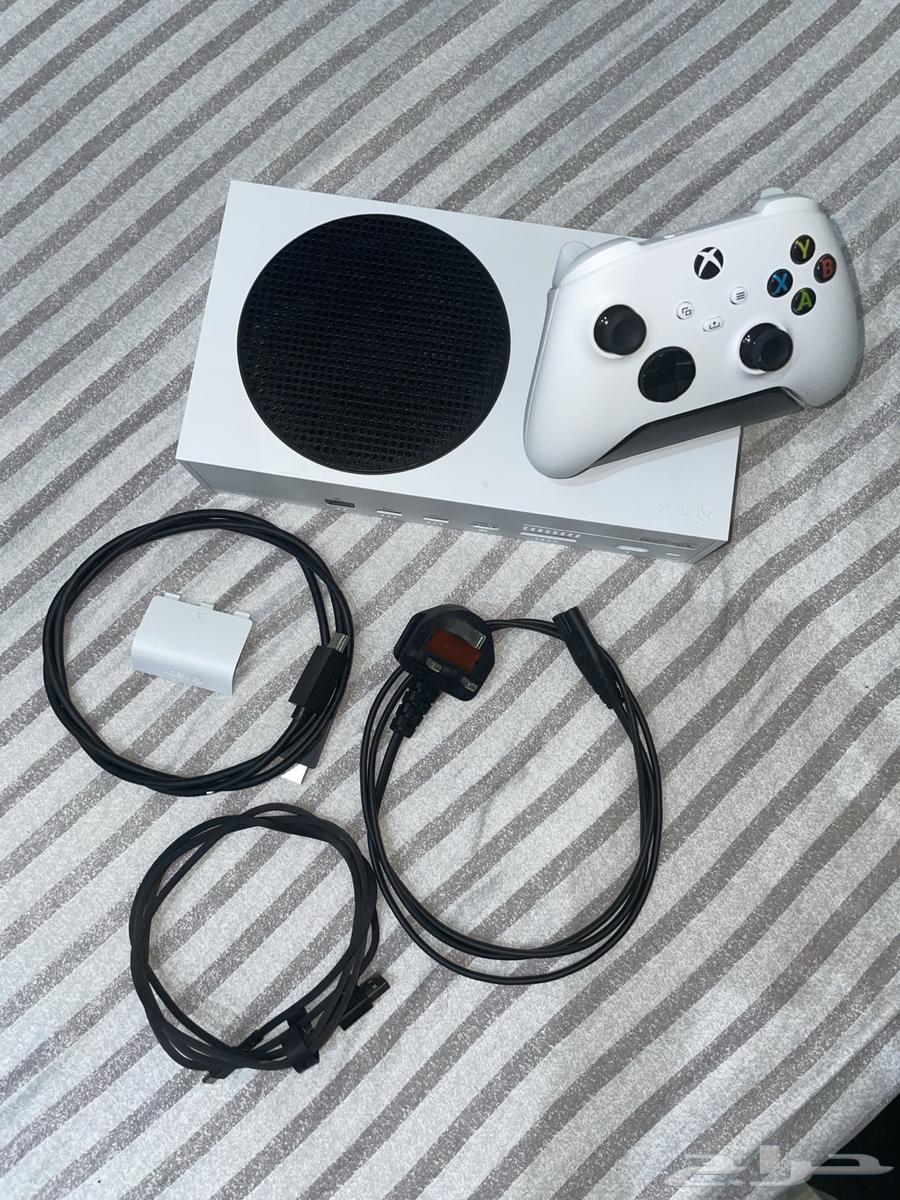Xbox Series S, almost new, light use, for sale on condition63043340812547111