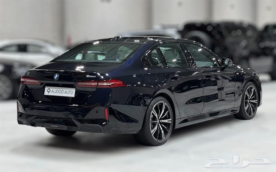بي ام دبليو 520i M kit موديل 2024 فل كامل شبة جديد .مباع63058262017153114
