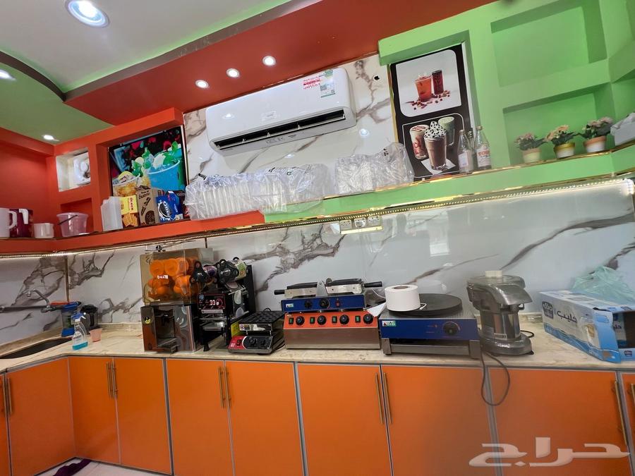 Several items from the juice and sweets shop, used but clean, three months of juice machines.63470065198721112