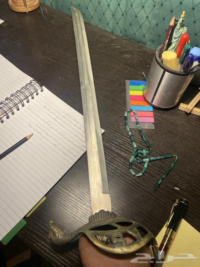 A distinctive sharp historical sword63533730320385114