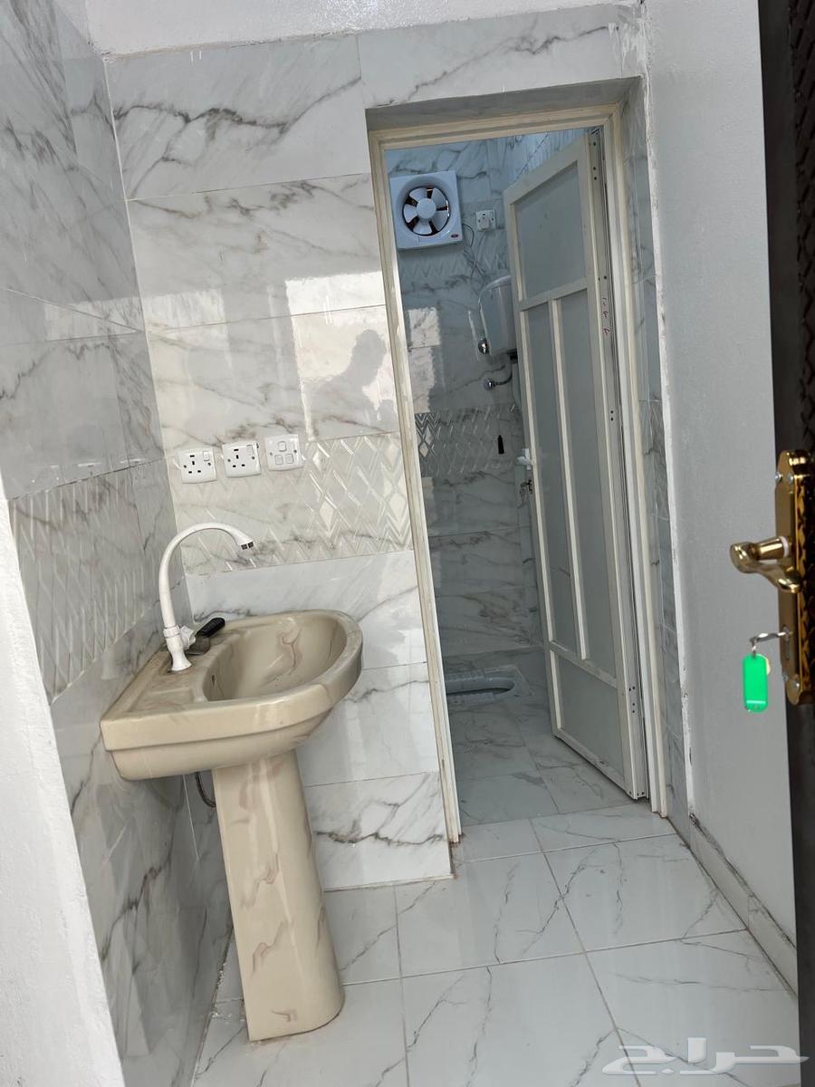 شقق عزاب لإيجار الشهر مكونه من غرفه مفروشه سقف مسلح نظيفه63010914734723112