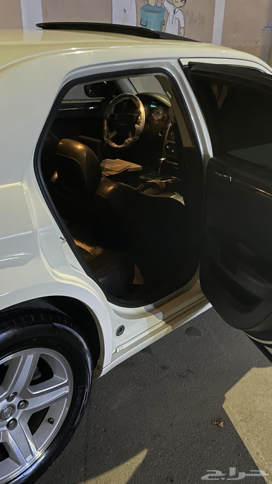 كرايزلر c300 هيمي 200863053907815426113