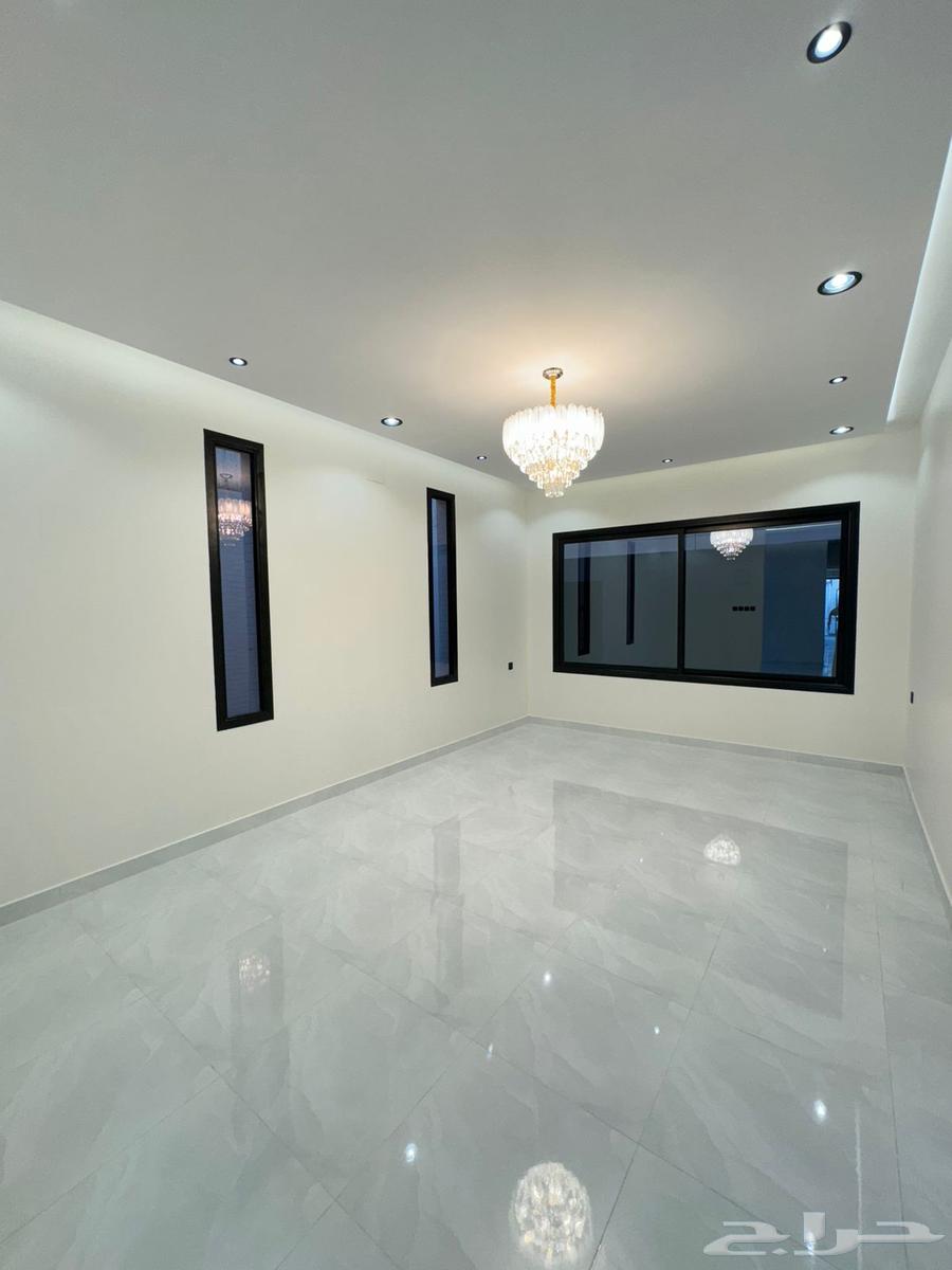 للبيع فلة مع مشب تصميم كلاسكي موقع مميز63013388846851114