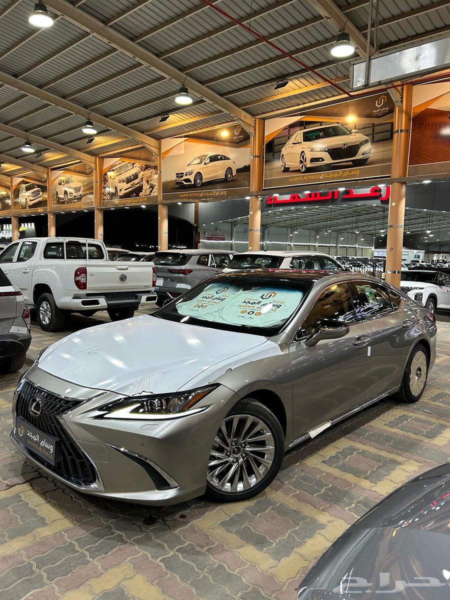 عرضصلكزس ES350 بريمي 2023 السعر شامل الضريبه واللوحات197400630574546782731129