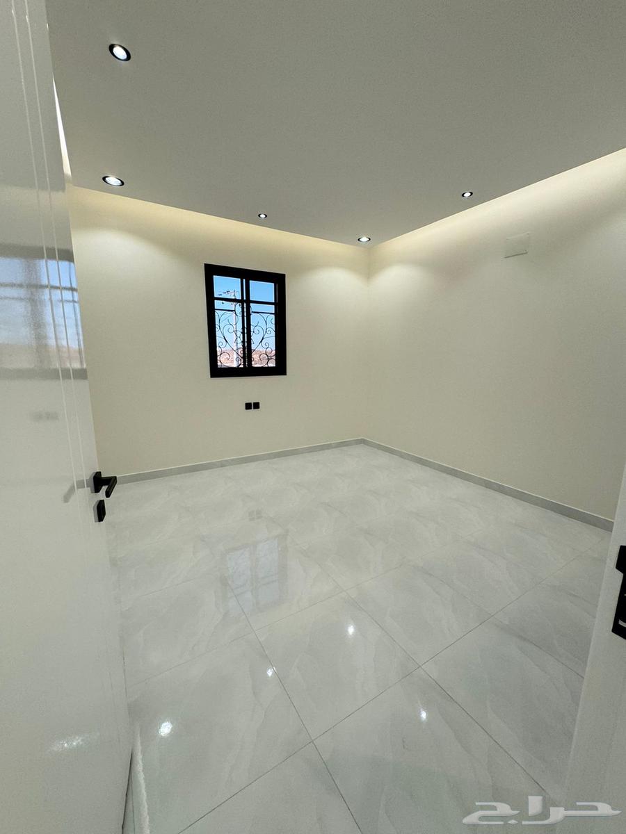 للبيع فلة مع مشب تصميم كلاسكي موقع مميز63013388846851112