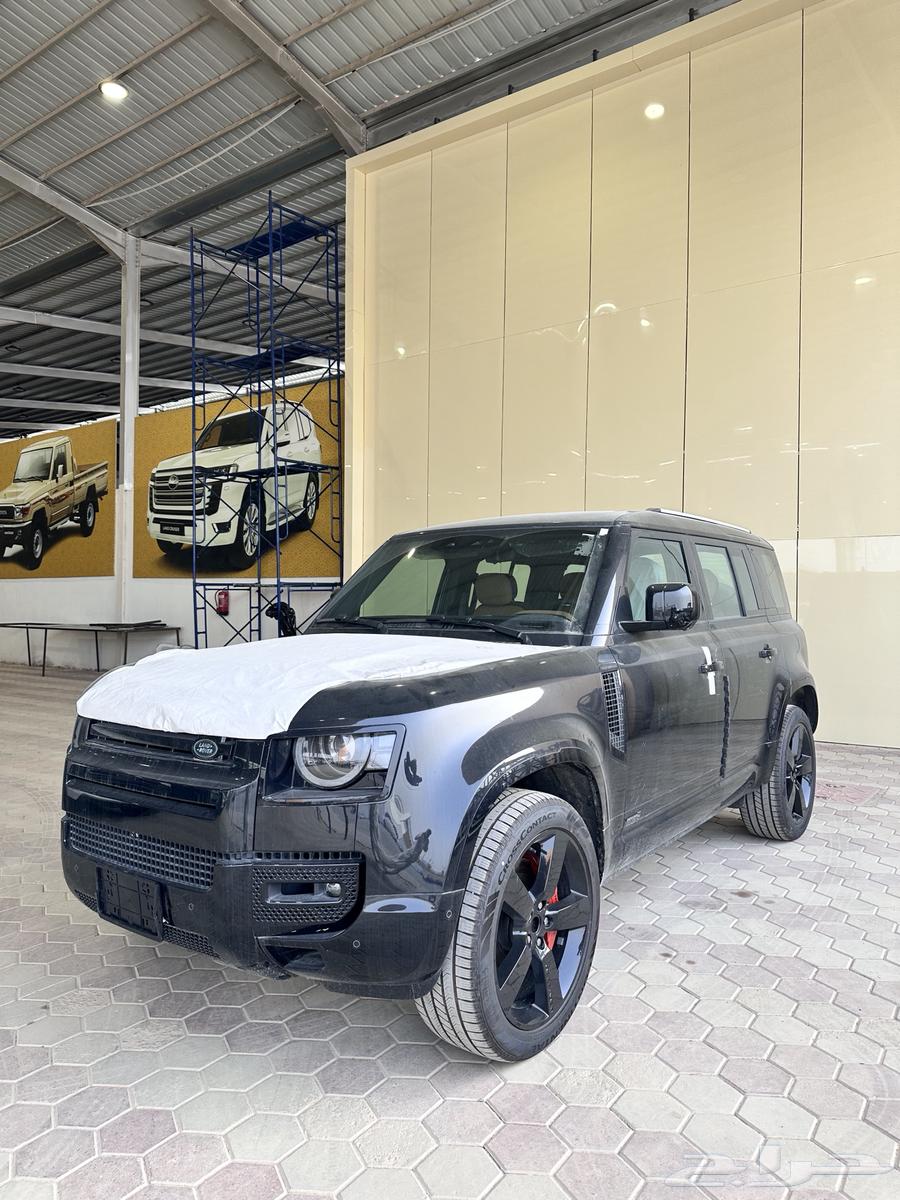 Land Rover Defender V6 Cylinder X Full Gulf 2025 Black Gemmy63054285288450112