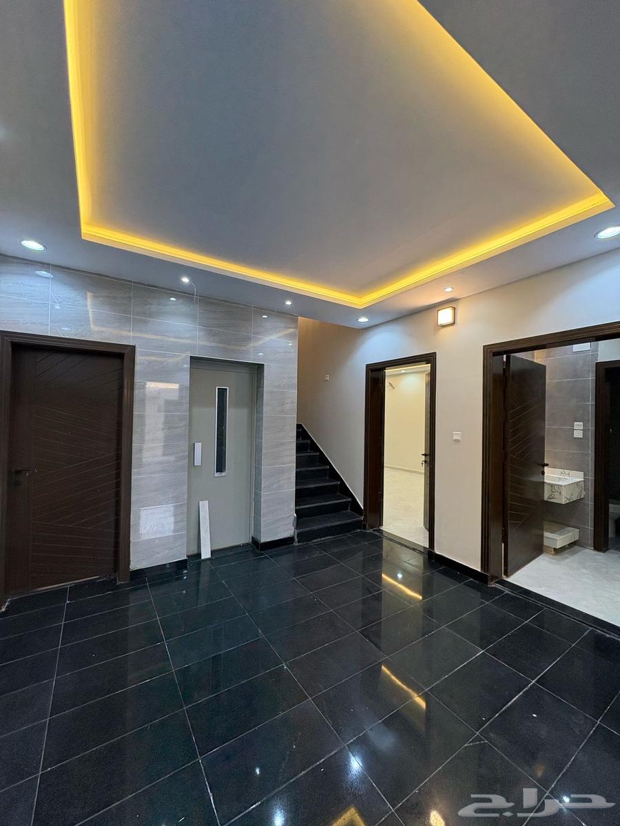 Villa with a system of separate apartments stacked on top of each other63006536462722111