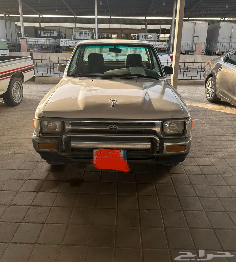 For sale, two 1994 Hilux trucks without air conditioning, condition is strong and least consumption 3y country.63062912536450112