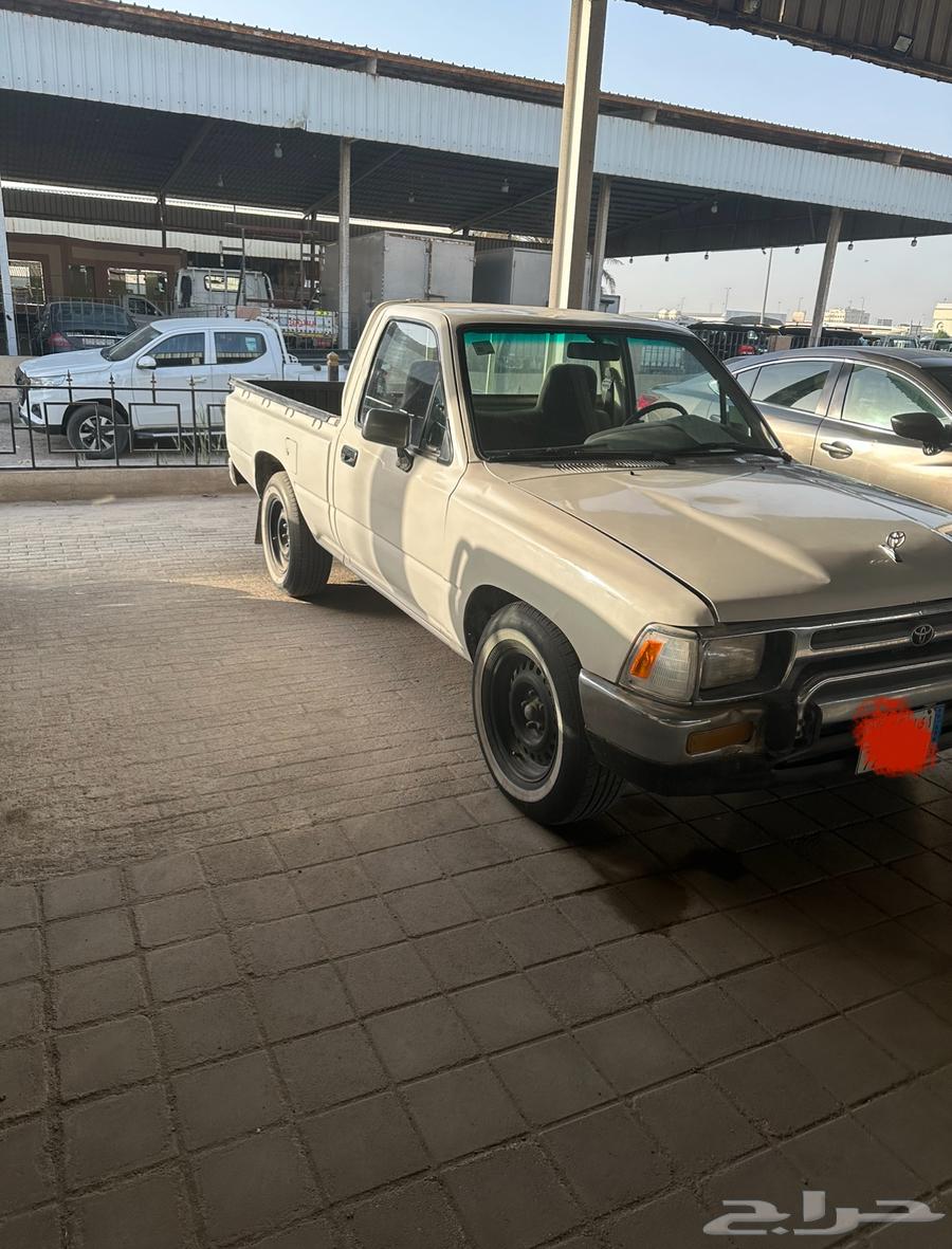 For sale, two 1994 Hilux trucks without air conditioning, condition is strong and least consumption 3y country.63062912536450111