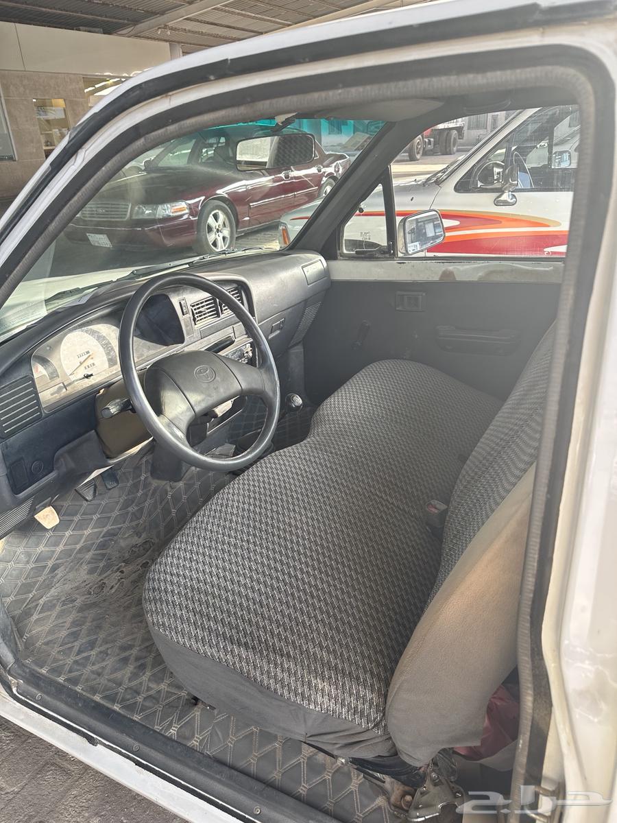 For sale, two 1994 Hilux trucks without air conditioning, condition is strong and least consumption 3y country.63062912536450114