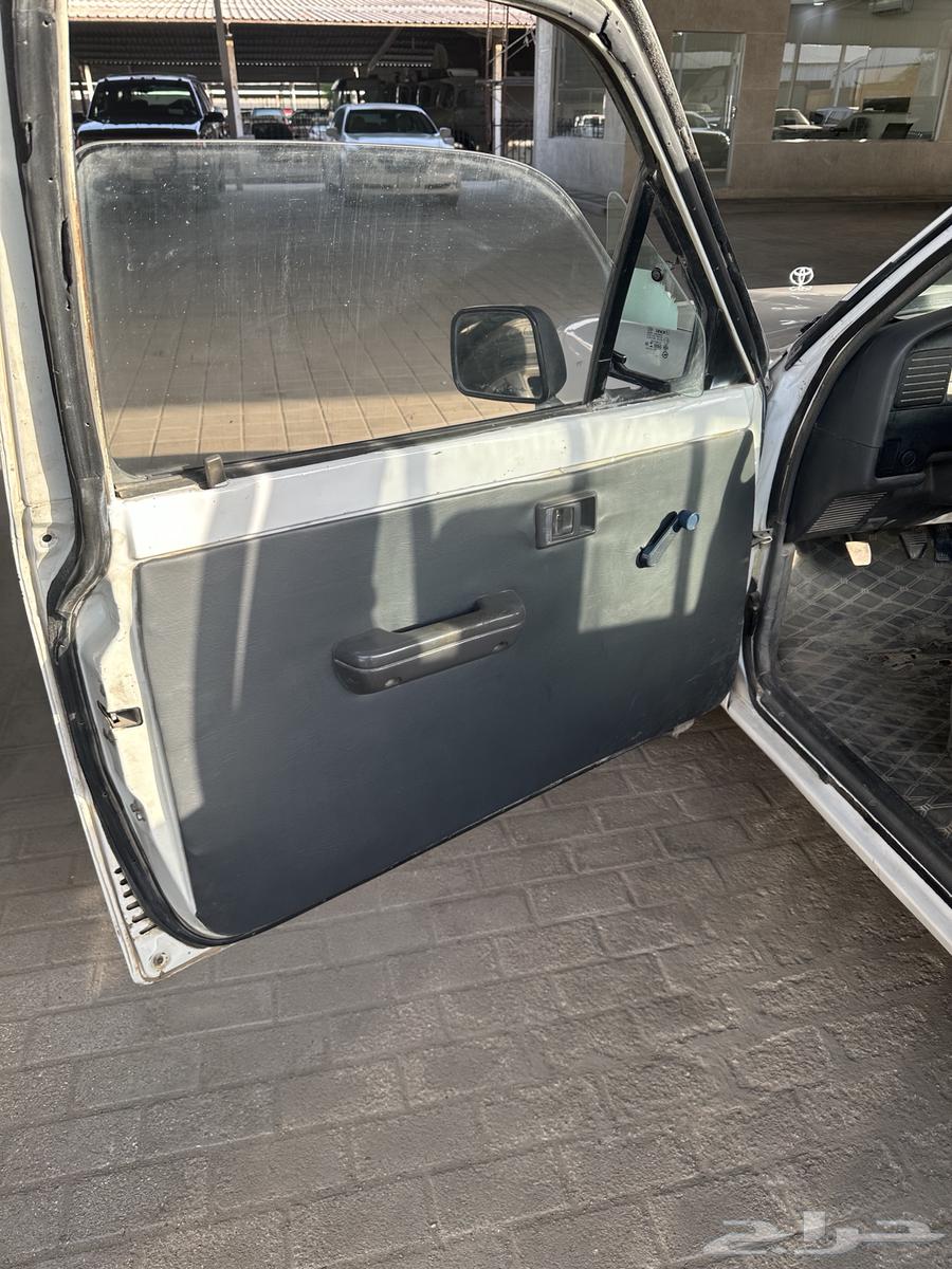 For sale, two 1994 Hilux trucks without air conditioning, condition is strong and least consumption 3y country.63062912536450113
