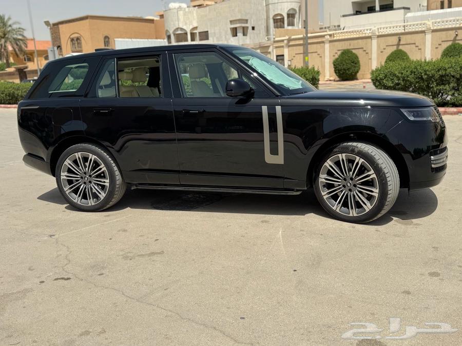 Range Rover Vogue 2025 Black Color for Rent63053529388417112