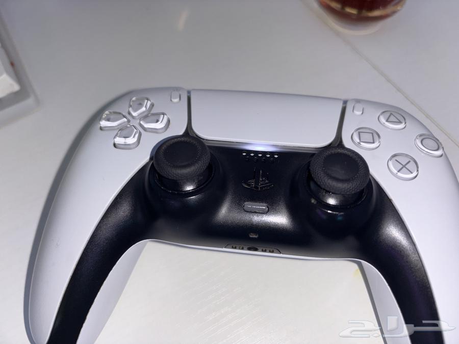 Sony 5 for sale with its accessories, broken, and has a Fortnite and Grand account and Rocket League 180063048756560387111