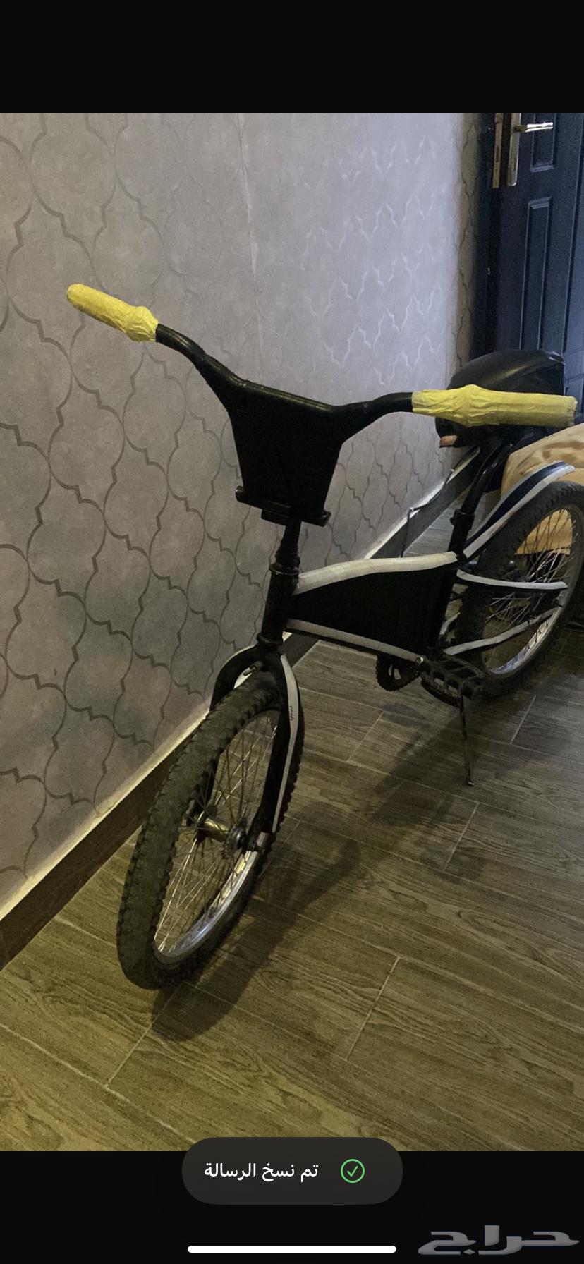 A black Cobra bike with no issues, but the infidel in front is damaged.63470550778242110