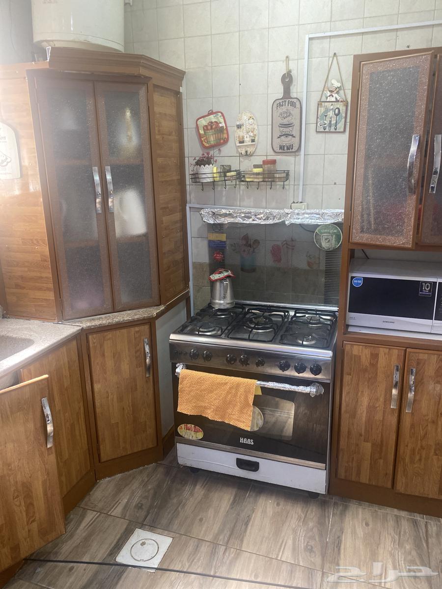 For sale: a complete kitchen including oven and microwave63035833104385112