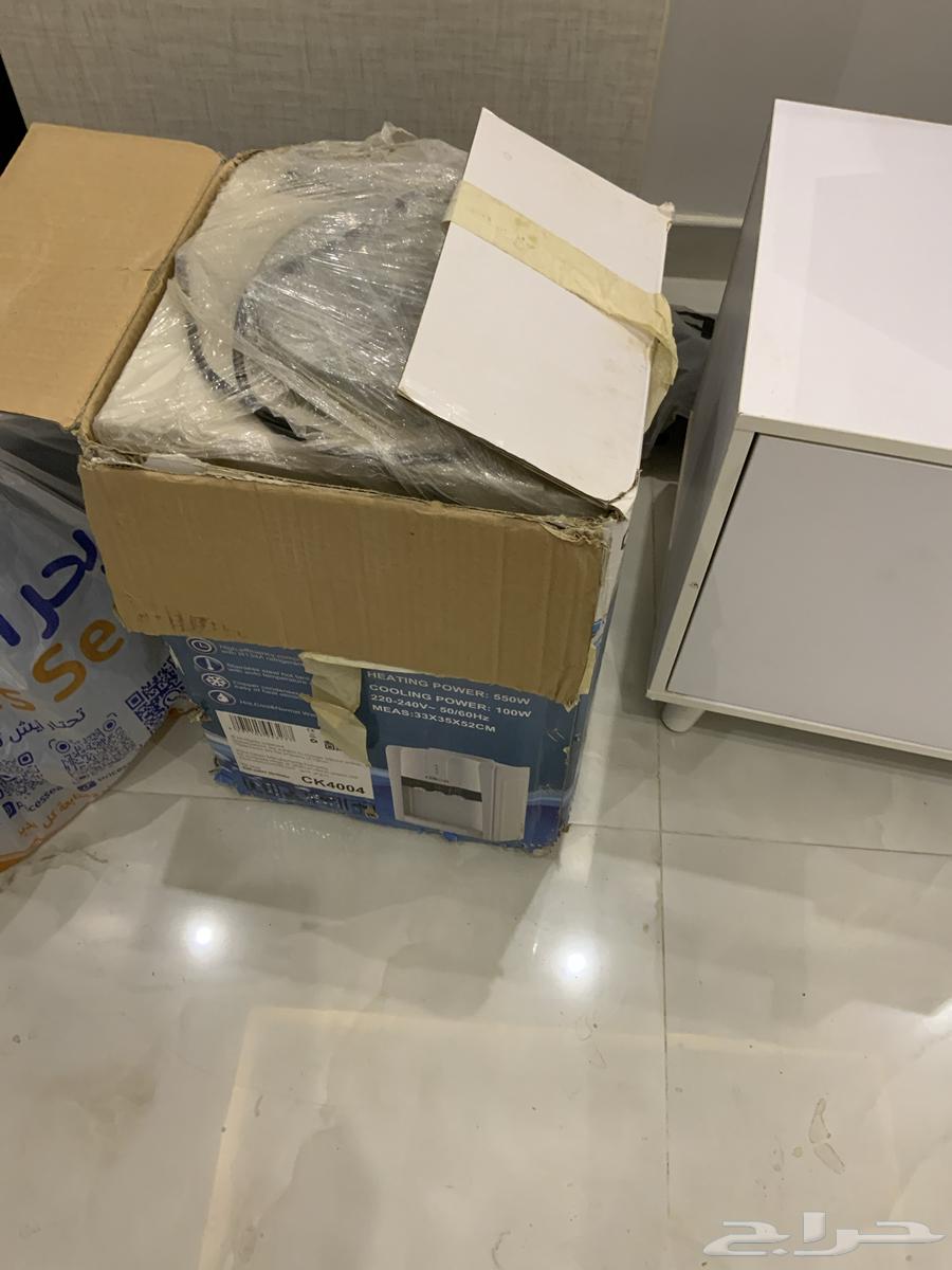 طاولة تلفزيون صغيره و مكرويف وبراده63470552362499111