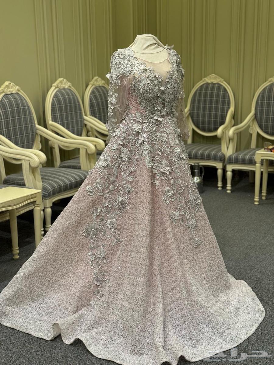 Queen's dress63470552976898111