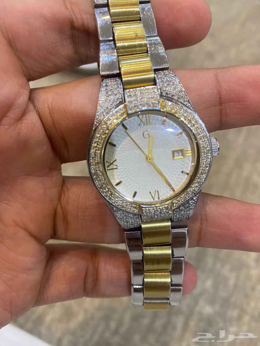 Diamond-studded watch630325150408991127