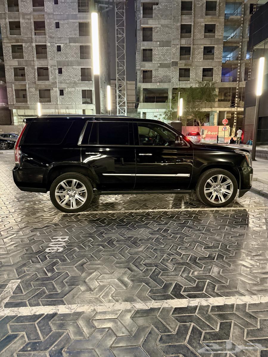 The jewel of the roads Cadillac Escalade 202063046491376130111