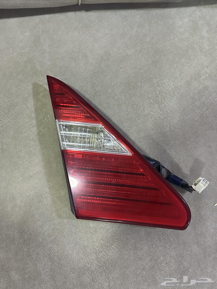 للبيع اصطاب خلفي مثلث لكزس LS430 جهة اليسار630432097594911116