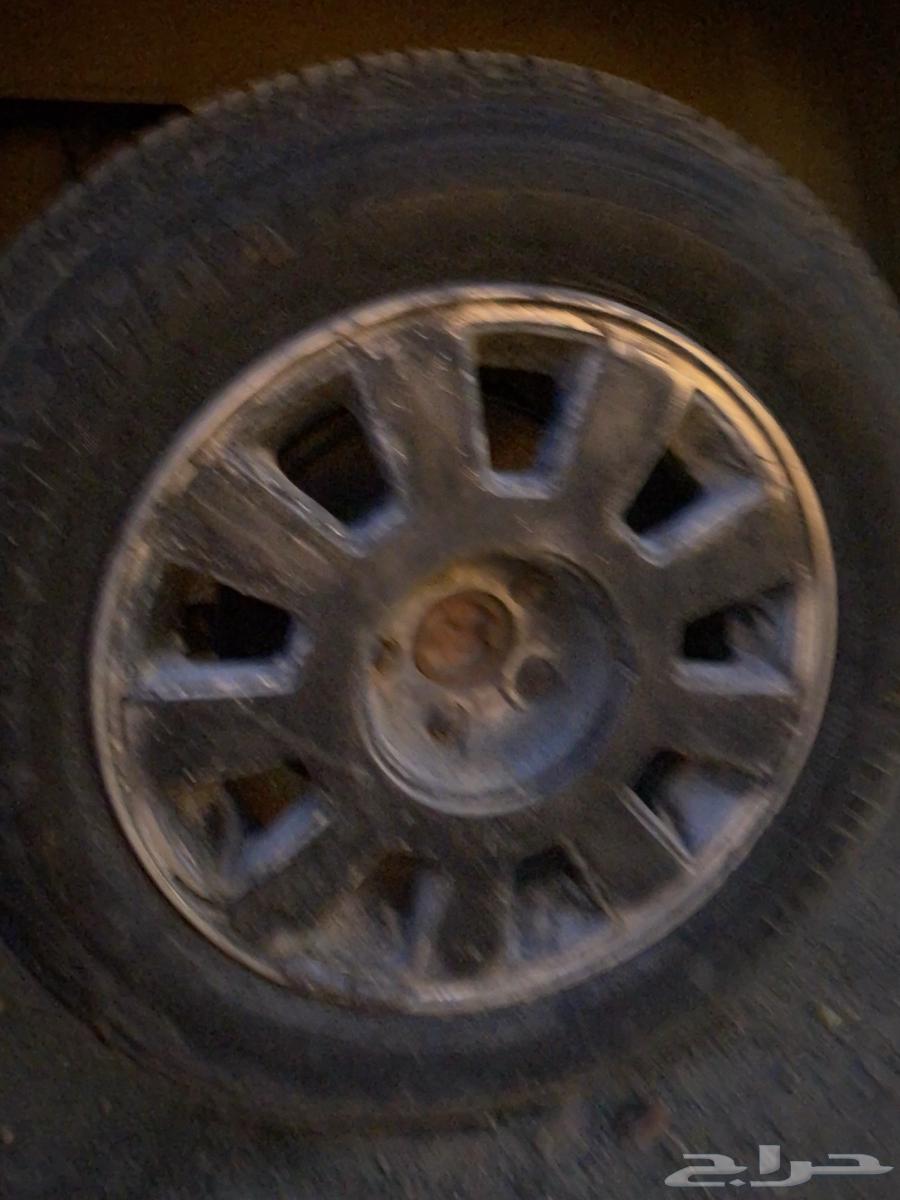 Ford rims with their tires63038090795265112