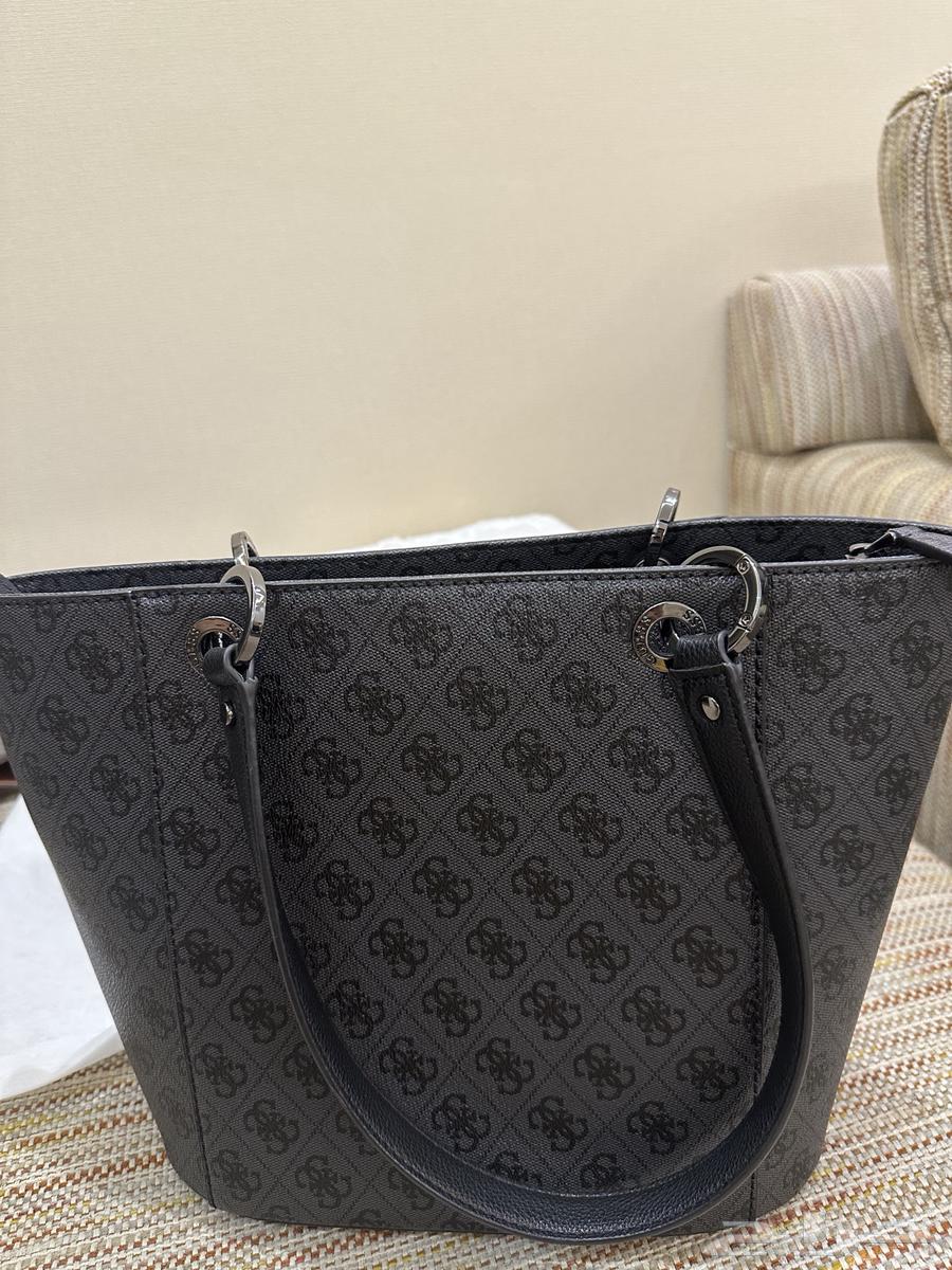 شنطة Guess63030802420225112