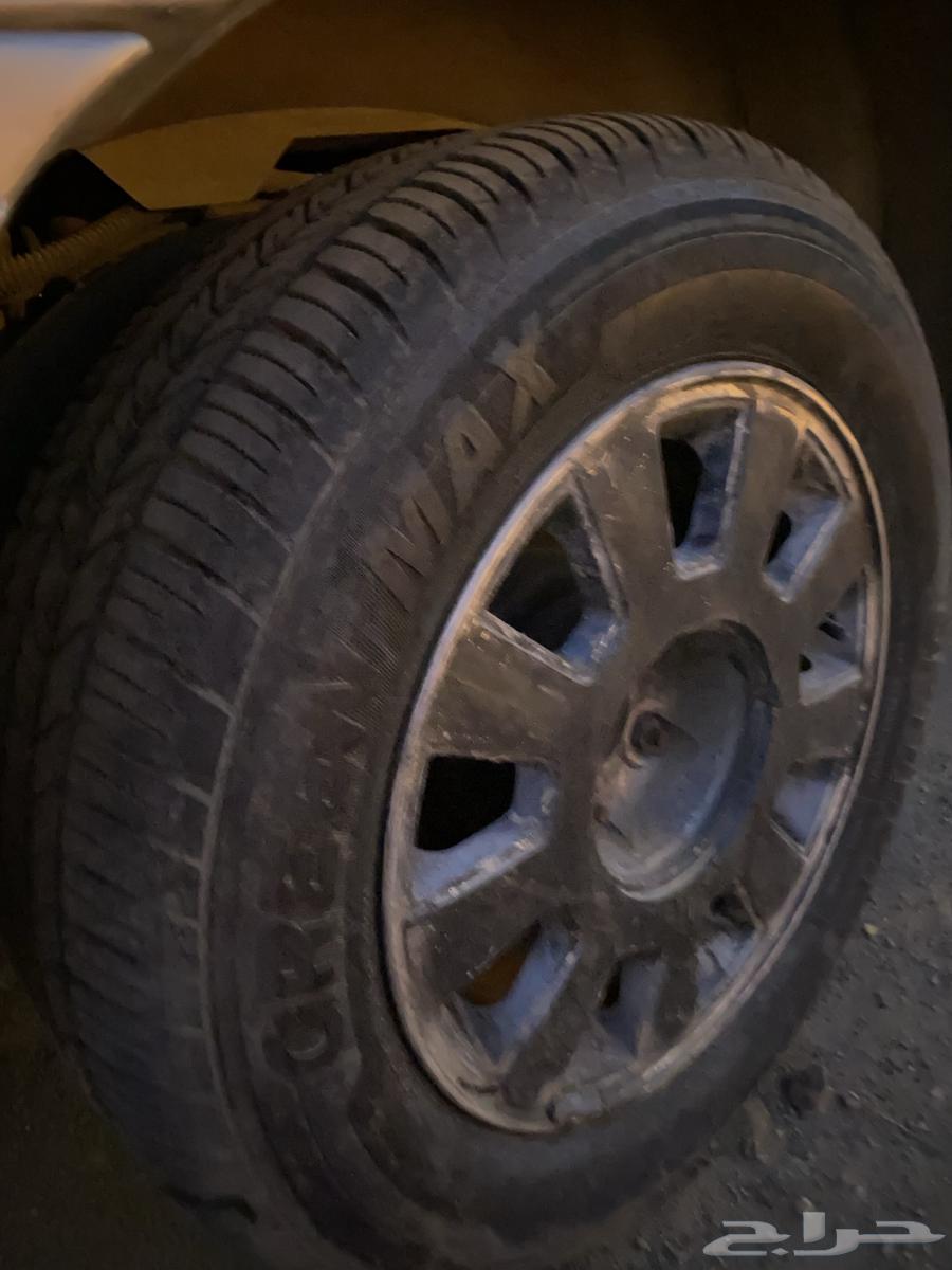 Ford rims with their tires63038090795265113