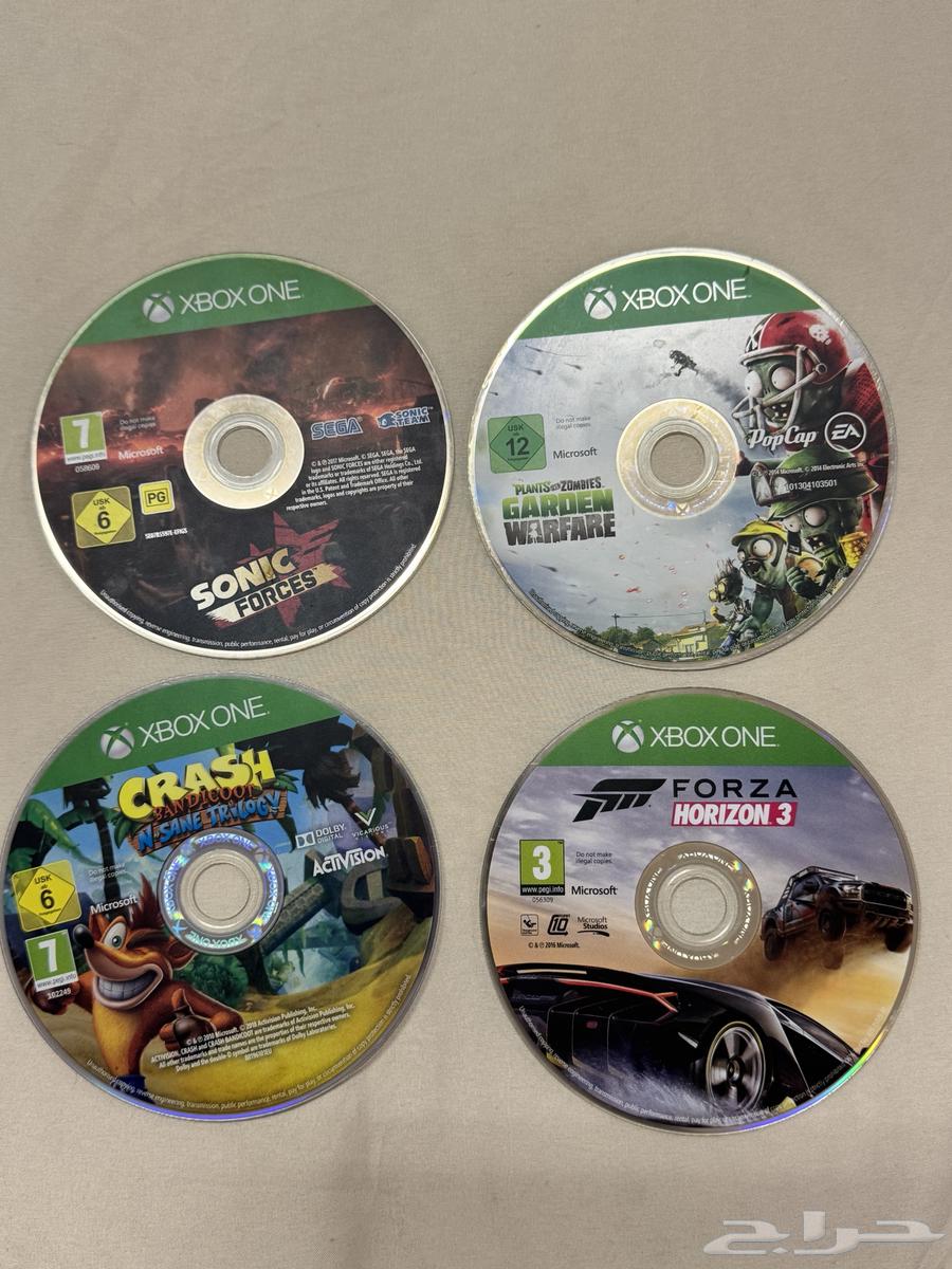 4 Xbox One controllers630303440634911116