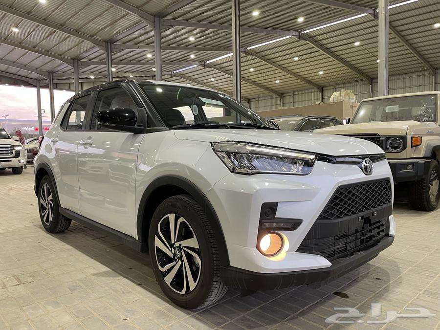 تويوتا رايز2024فل لميتدد ابيض سقف اسود(بنزين)1.0LT63041004585089113